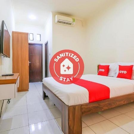 Oyo 2178 Merthan House Семиньяк Экстерьер фото
