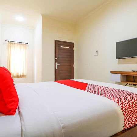 Oyo 2178 Merthan House Семиньяк Экстерьер фото