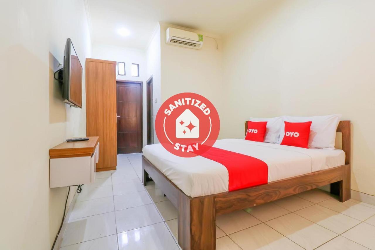 Oyo 2178 Merthan House Семиньяк Экстерьер фото