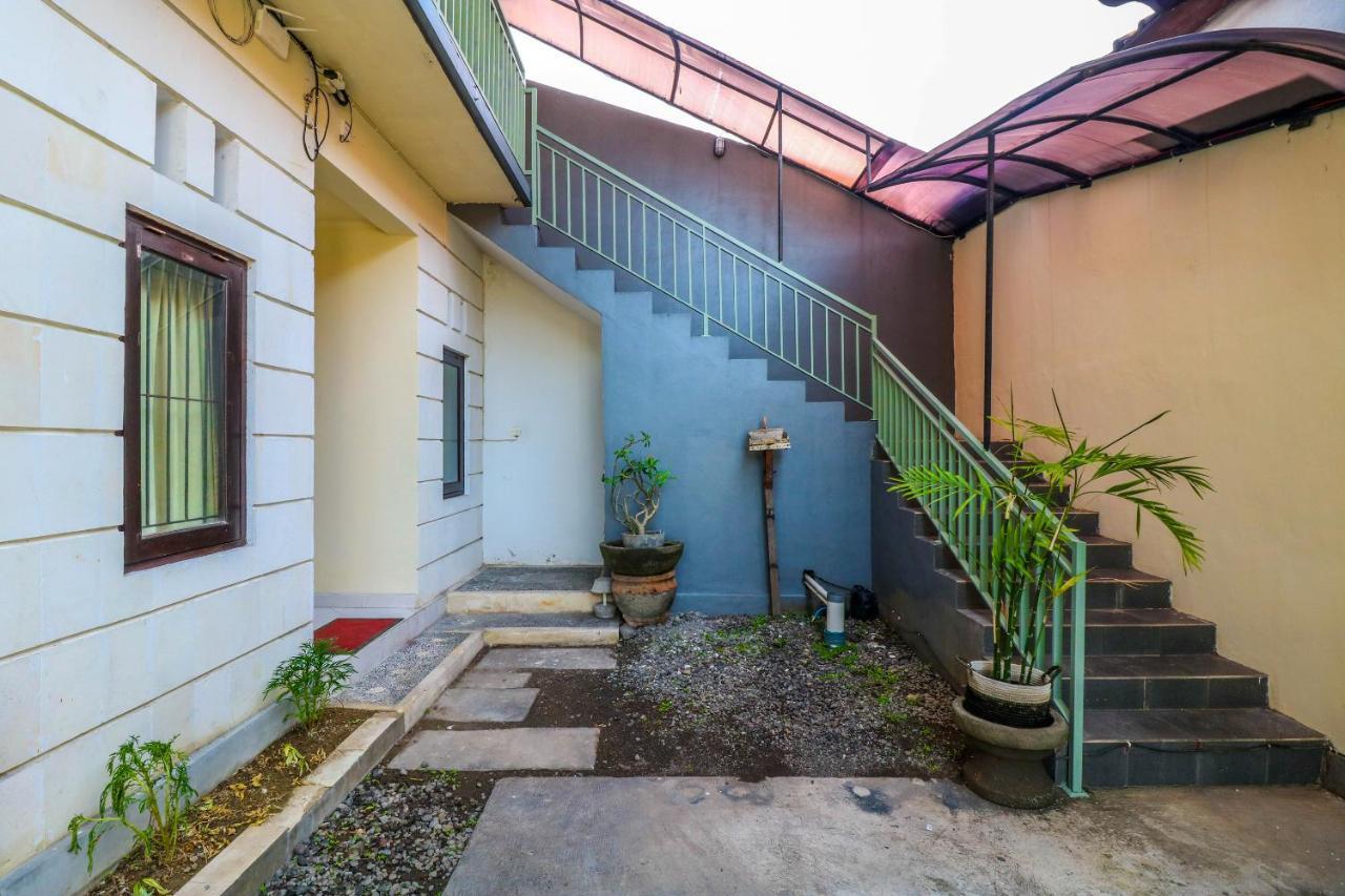 Oyo 2178 Merthan House Семиньяк Экстерьер фото