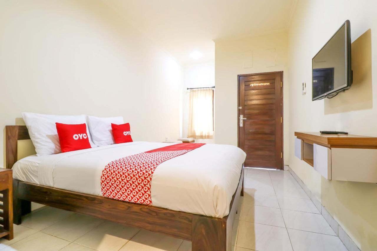 Oyo 2178 Merthan House Семиньяк Экстерьер фото