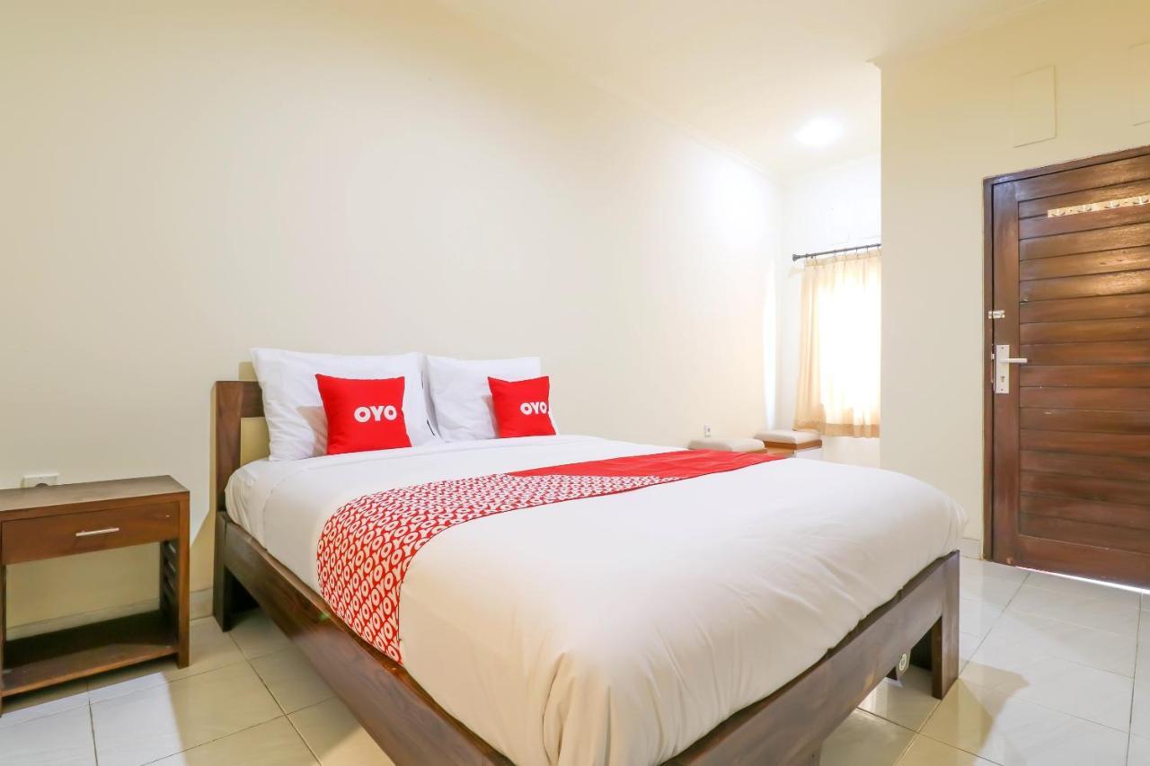 Oyo 2178 Merthan House Семиньяк Экстерьер фото