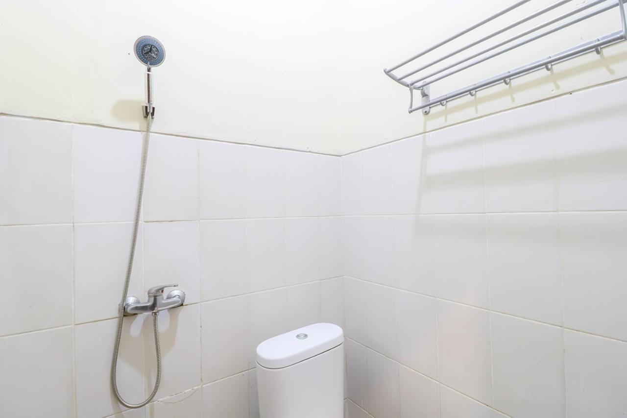 Oyo 2178 Merthan House Семиньяк Экстерьер фото