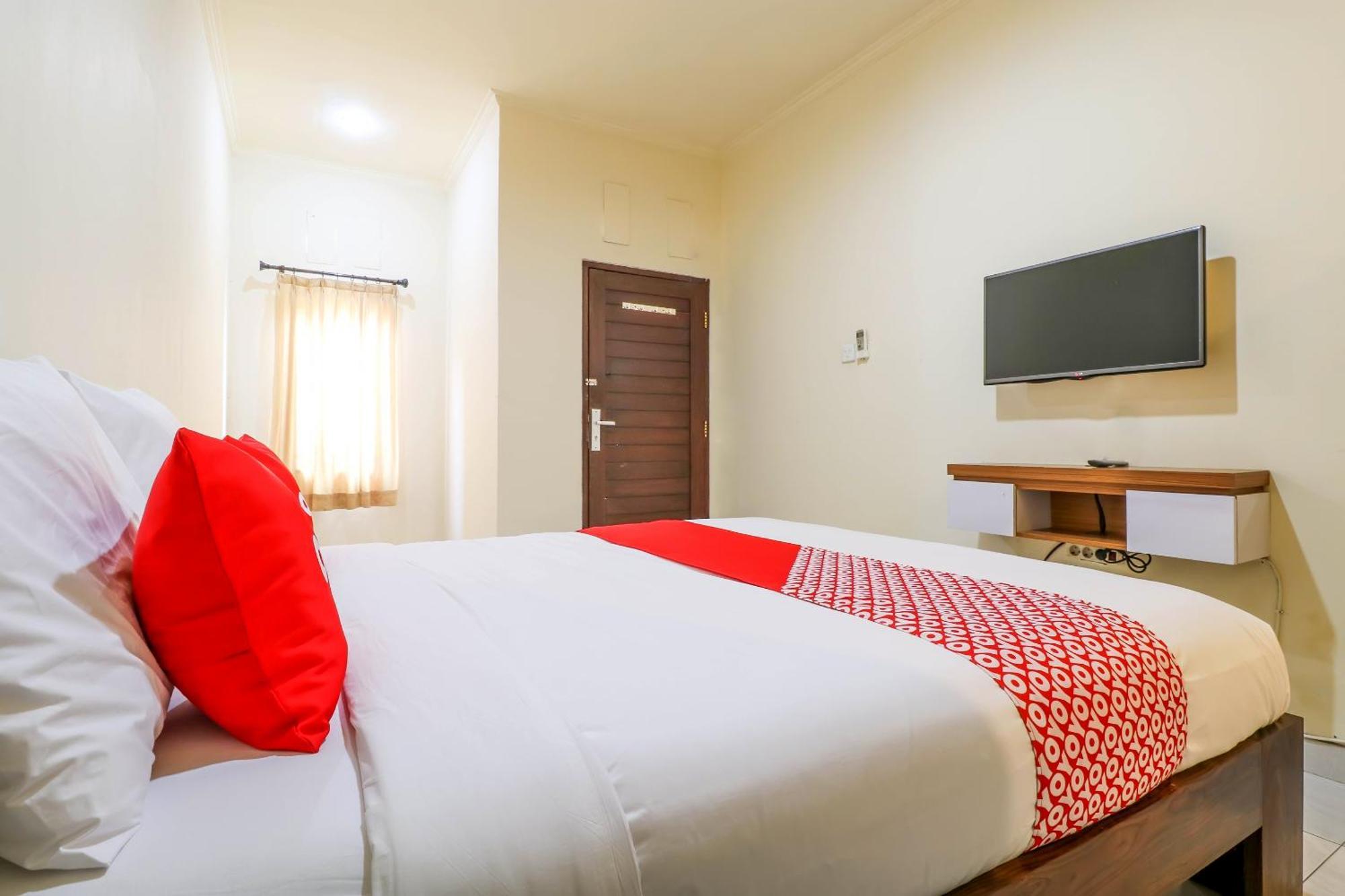 Oyo 2178 Merthan House Семиньяк Экстерьер фото