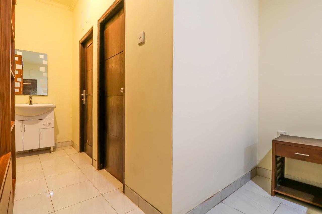 Oyo 2178 Merthan House Семиньяк Экстерьер фото